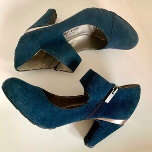 KENNETH COLE REACTION Spicy Juice Navy Blue Suede Zip Pumps Heels Size 8.5 M